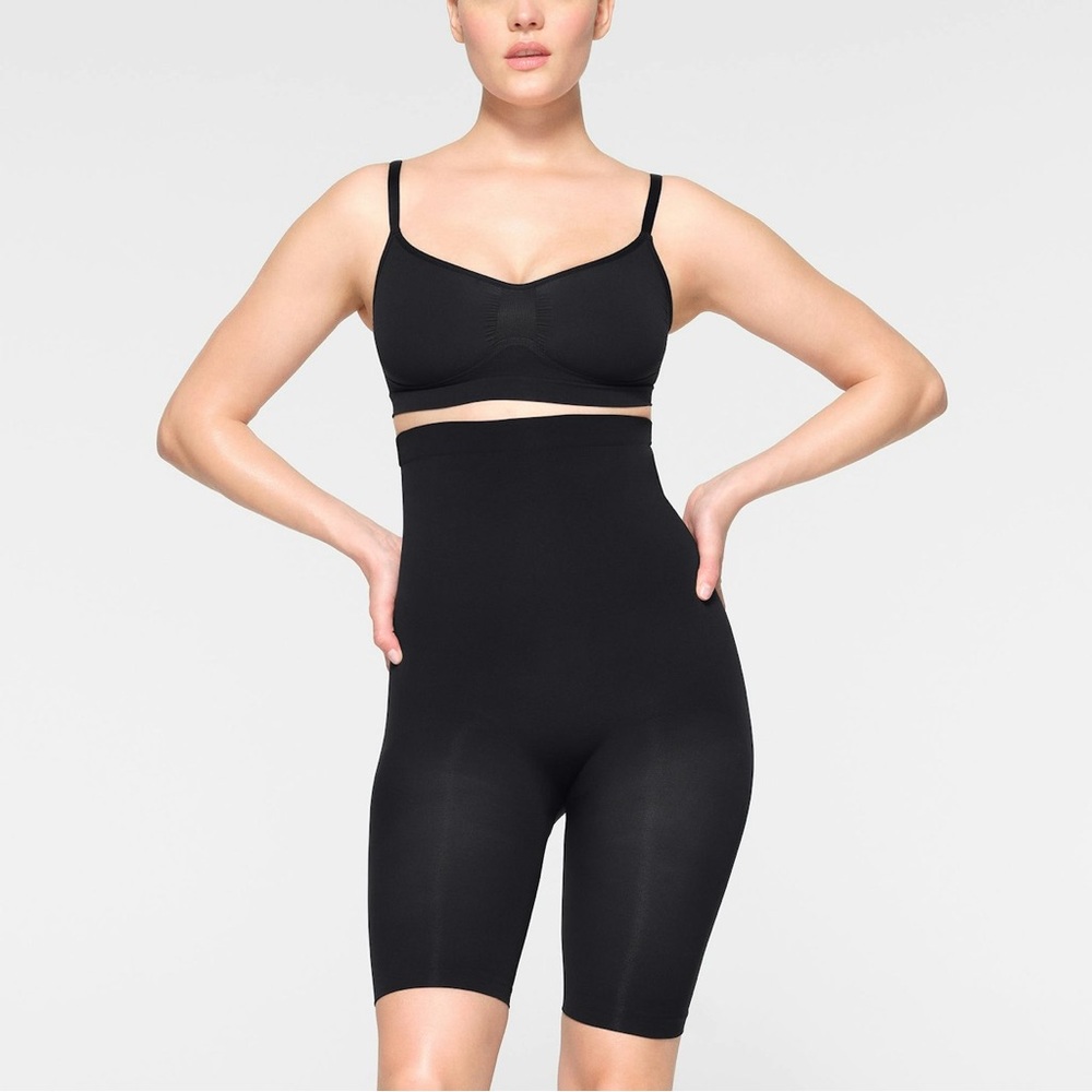 SKIMS Seamless sculpt HIGH-WAISTED ABOVE THE KNEE SHORT onyx 4XL